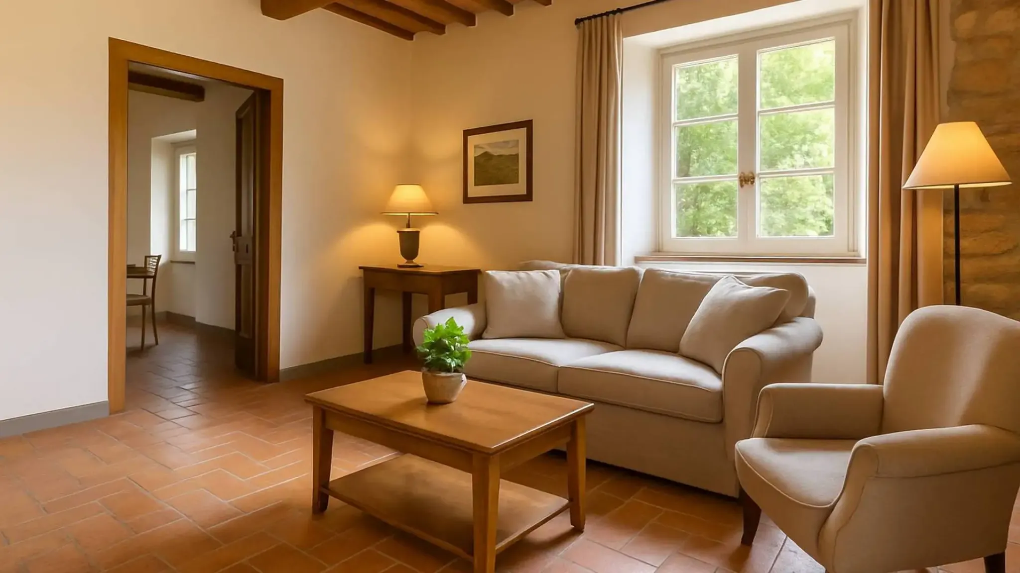 Fotografia professionale di interni con esposizione bilanciata tra luce interna e finestre