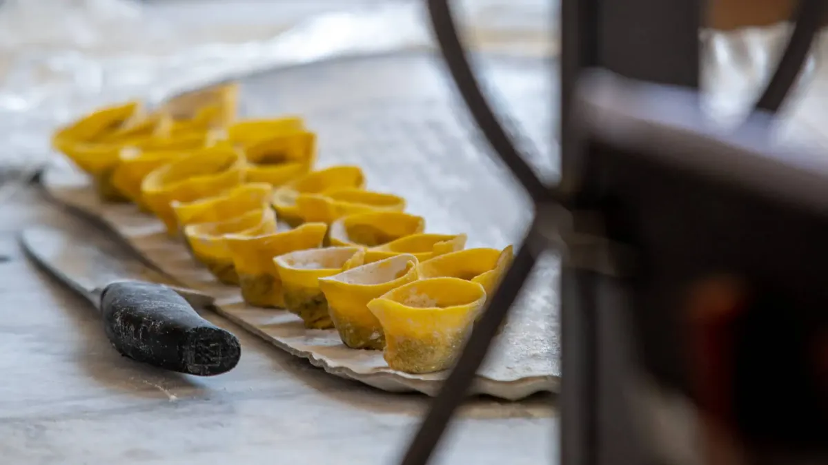 La pasta fatta in casa dalla cuoca dell'agriturismo